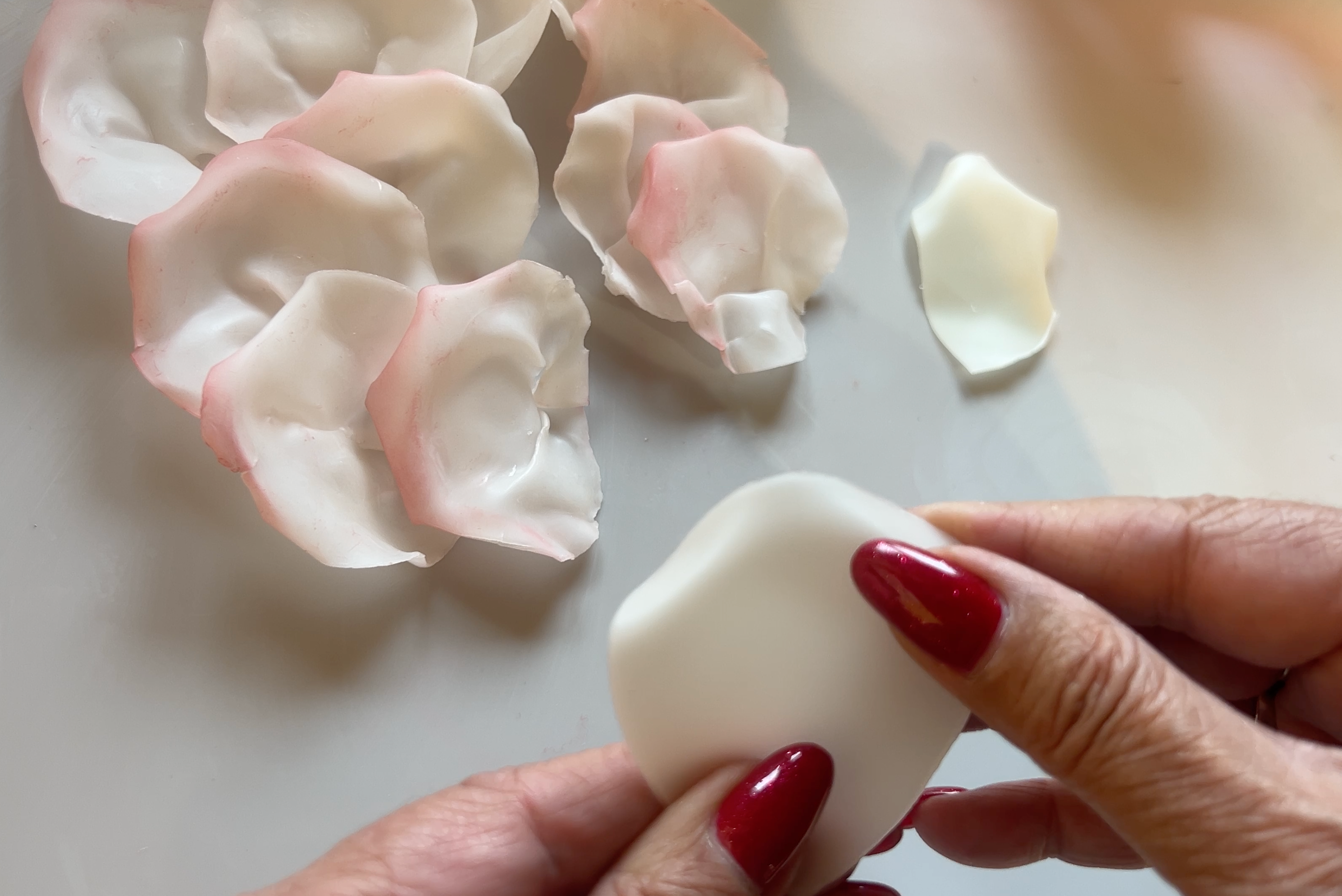 Fabrication de bougies artisanales – Toutes les étapes réalisées à la main dans mon atelier.