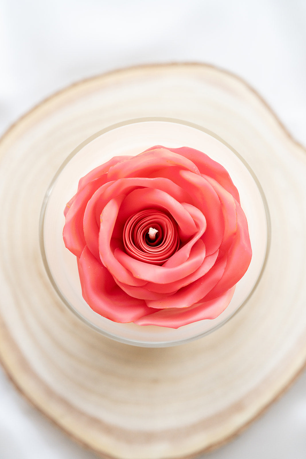 Bougie florale artisanale Scarlett faite main en cire naturelle – Fushia