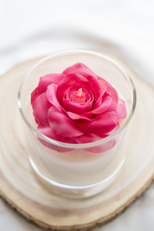 Bougie florale artisanale Victoria faite main en cire naturelle – Fushia
