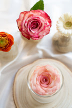 Bougie florale artisanale Victoria faite main en cire naturelle – Blush rosé